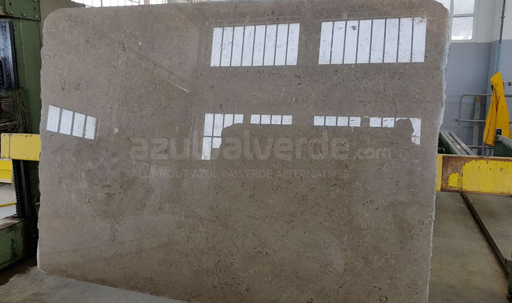 new-valverde-limestone-slabs