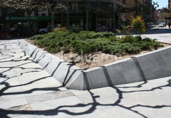Gris Pardo Limestone Landscaping